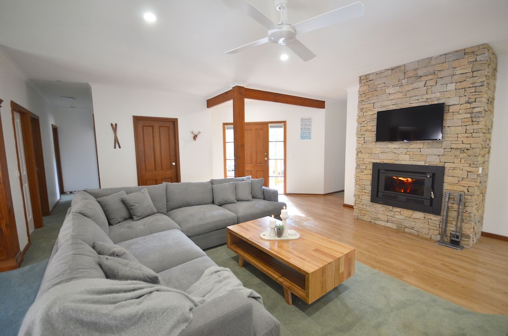 Mountain Range Retreat