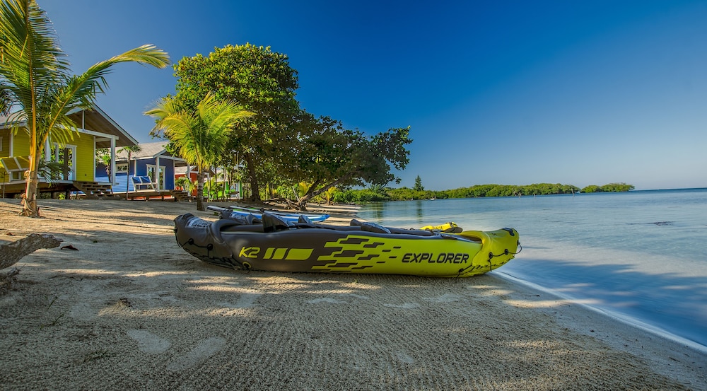 Beachfront Paradise Found! Cabin in Secluded White-sand Beach in Roatan, Honduras