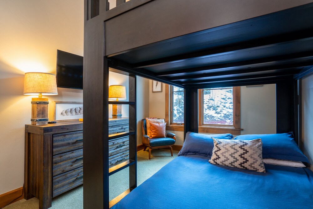 Residence in the Heart of the Village at Northstar!, Truckee