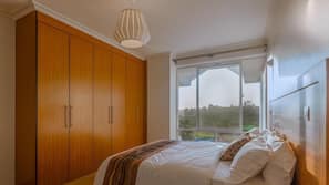 4 chambres, fer et planche à repasser, Wi-Fi, draps fournis