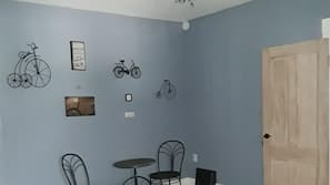 1 bedroom, iron/ironing board, Internet, linens