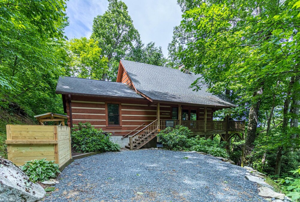 Farallon Cozy Cabin In Valle Crucis With Hot Tub Fire Pit Pet