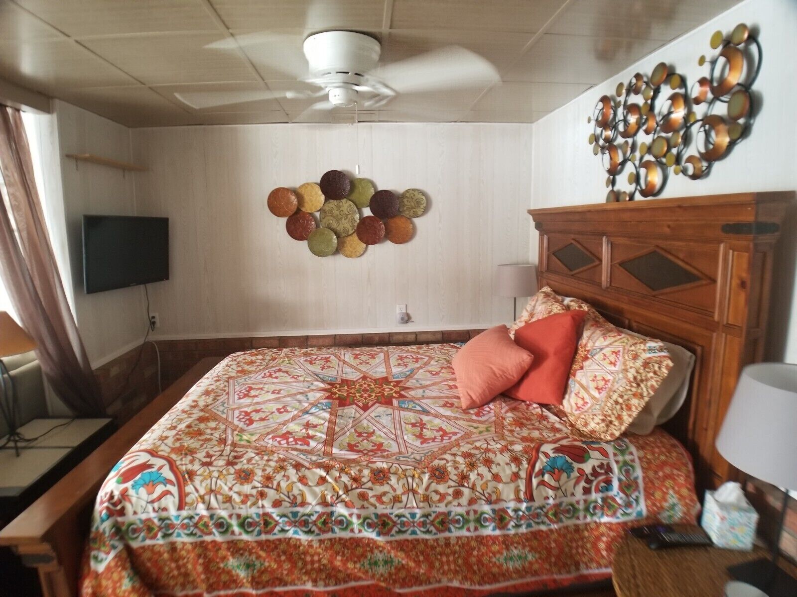 Riverfront Guesthouse on Parker Strip- Private Dock on Best Part of River! in Parker, United States