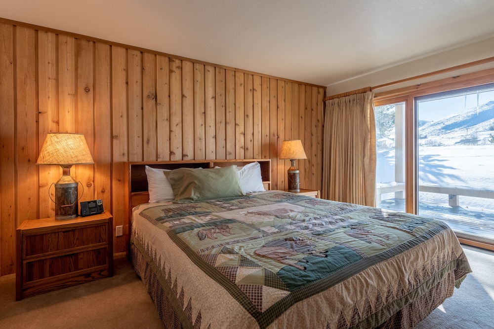 Sunburst Condo 2749 Comfortable Elkhorn Space Off of Golf Course w