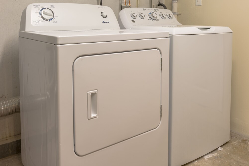 Heated Pool, Billiards table, huge property