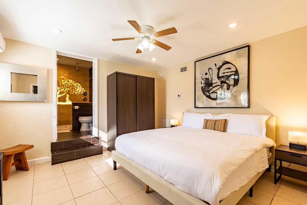 Heated Pool, Billiards table, huge property