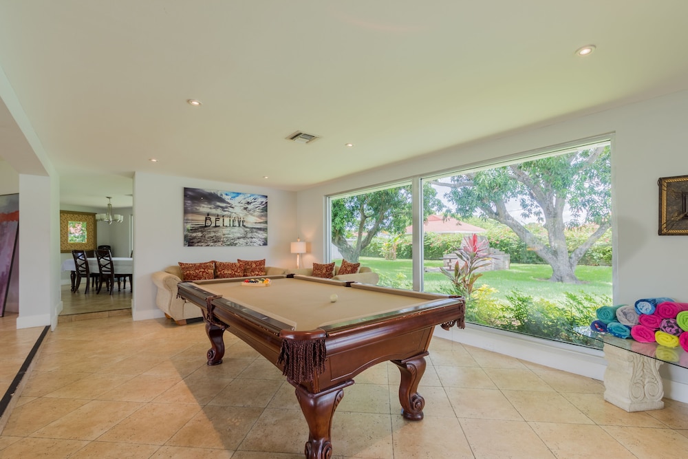 Heated Pool, Billiards table, huge property