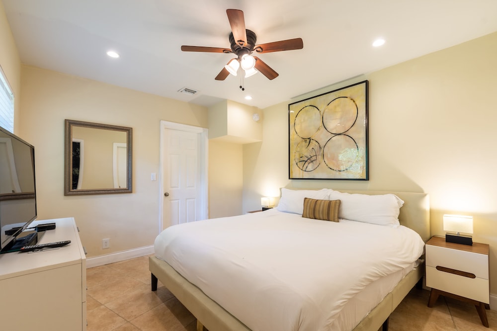 Heated Pool, Billiards table, huge property