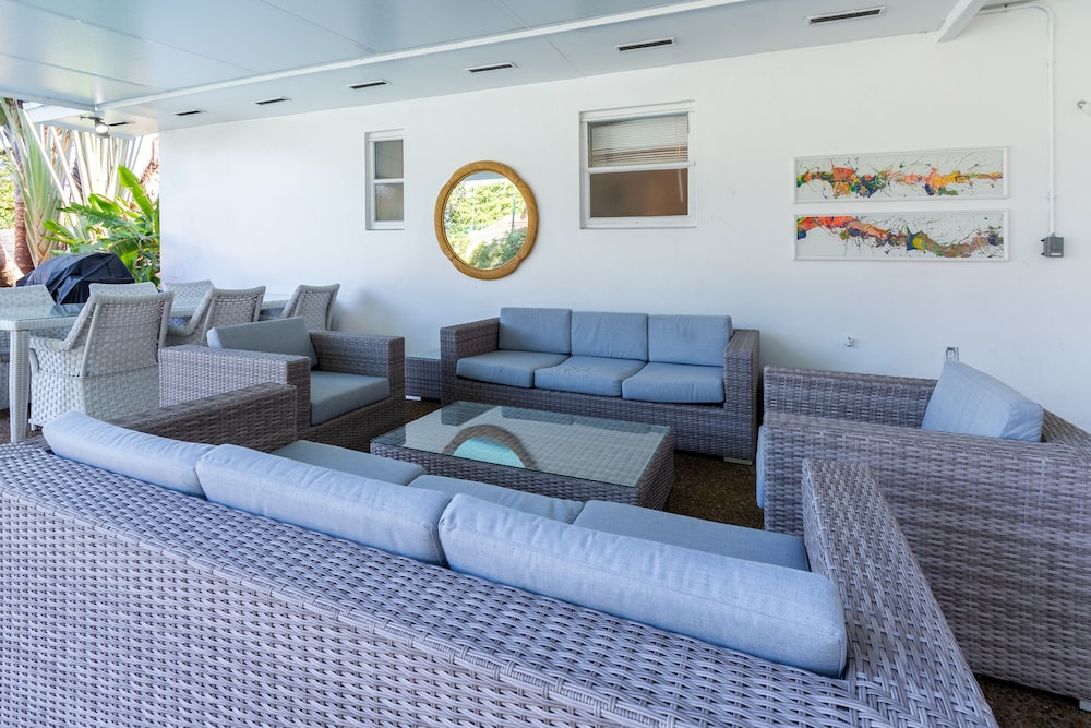 Heated Pool, Billiards table, huge property