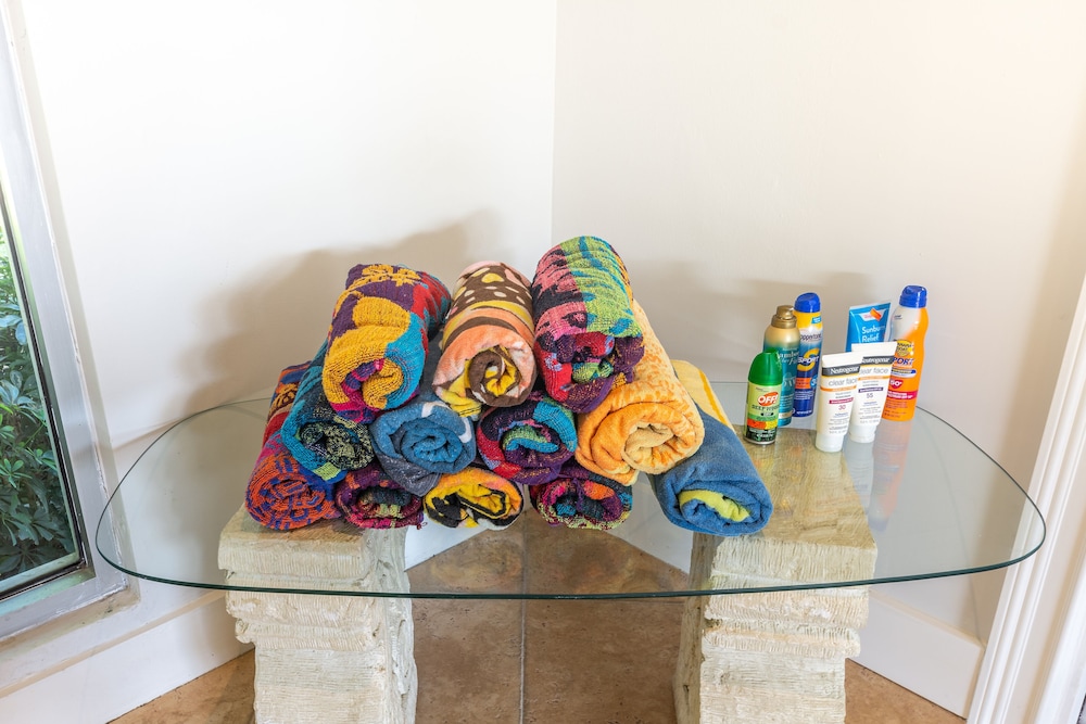 Heated Pool, Billiards table, huge property