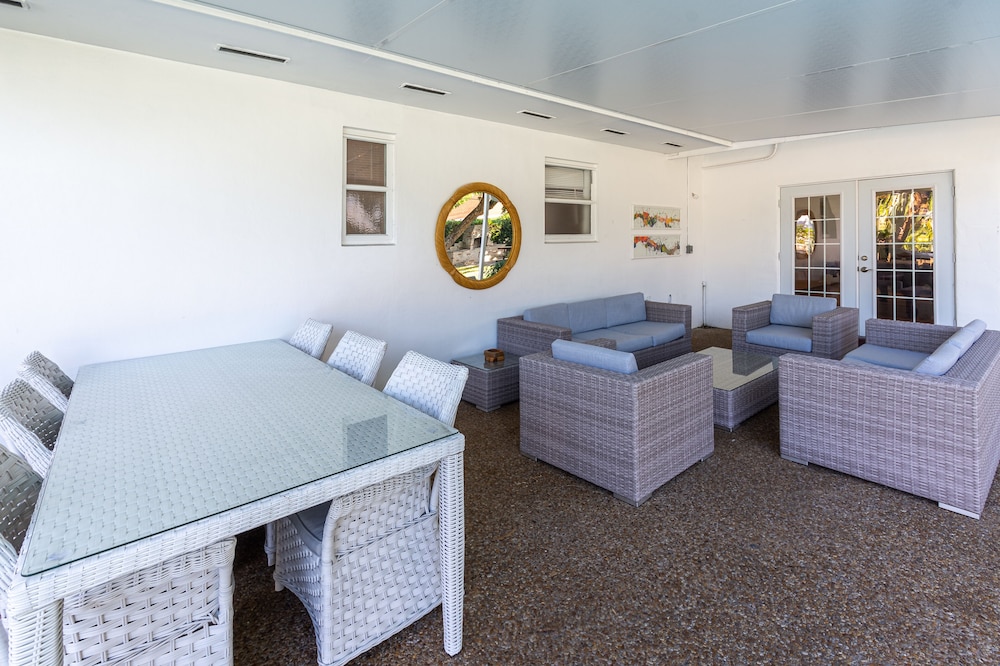 Heated Pool, Billiards table, huge property