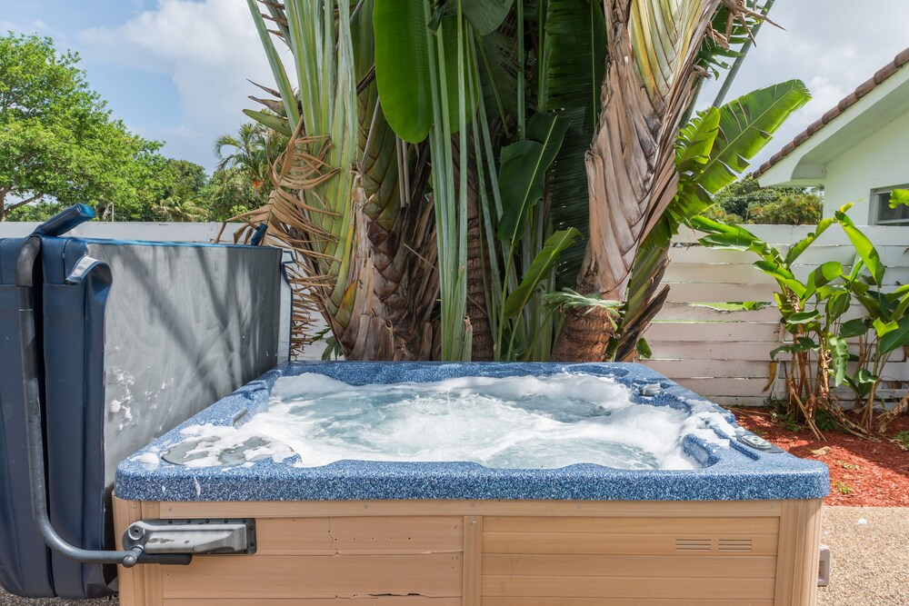 Heated Pool, Billiards table, huge property