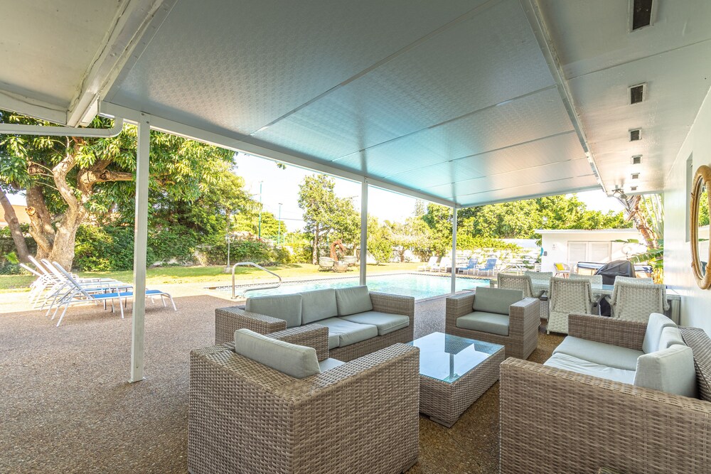 Heated Pool, Billiards table, huge property