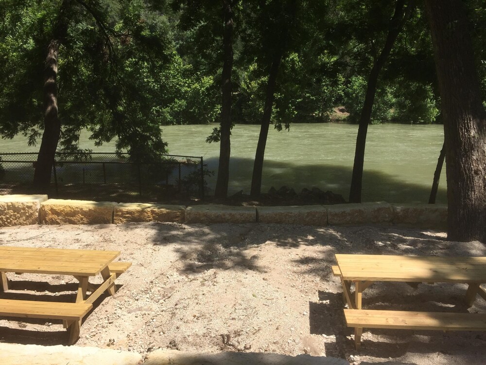 Beautiful River Retreat at Guadalupe!