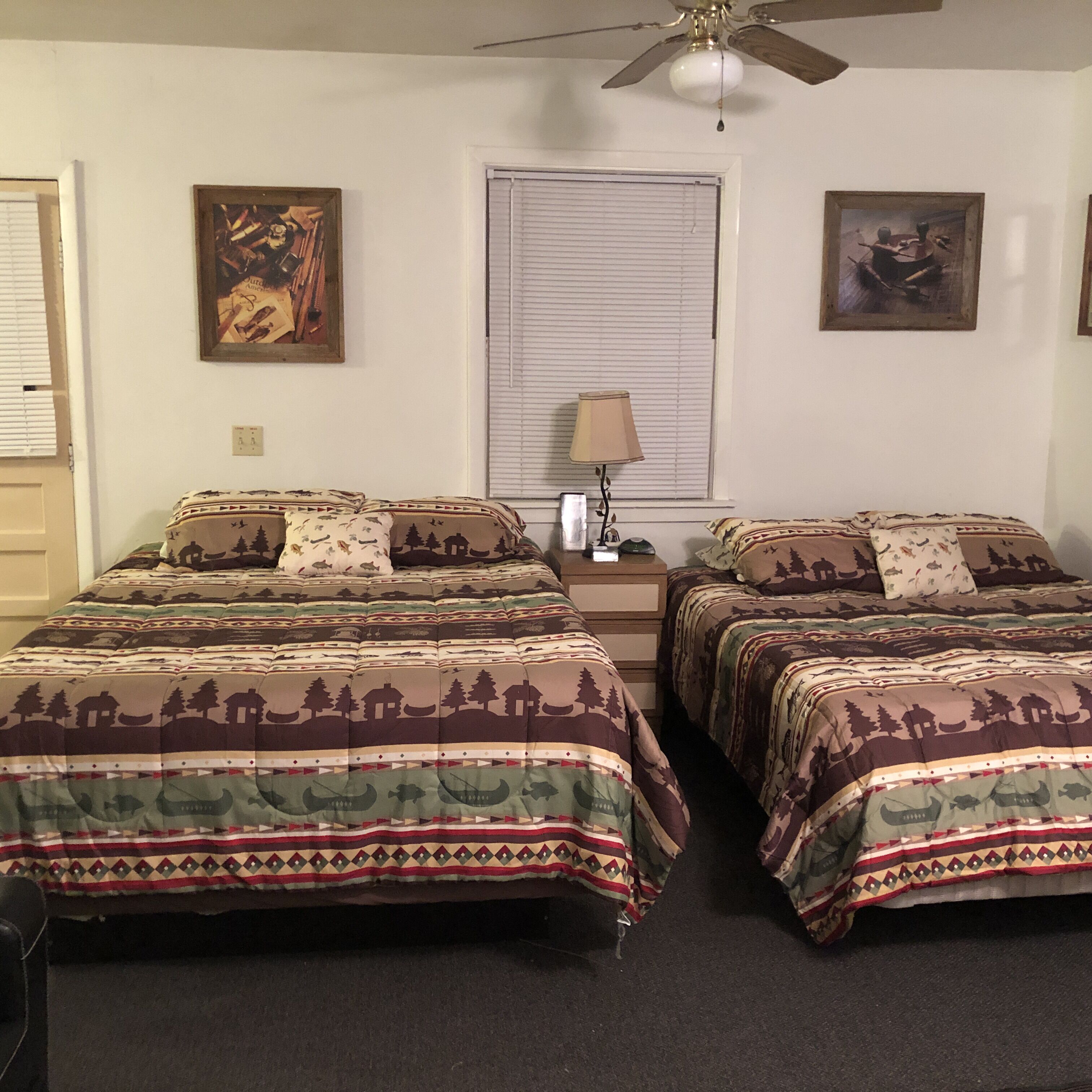 Fisherman’s Cabin White River  190ft Semi Private Lighted Dock/boat ramp WIFI in Mountain Home, United States