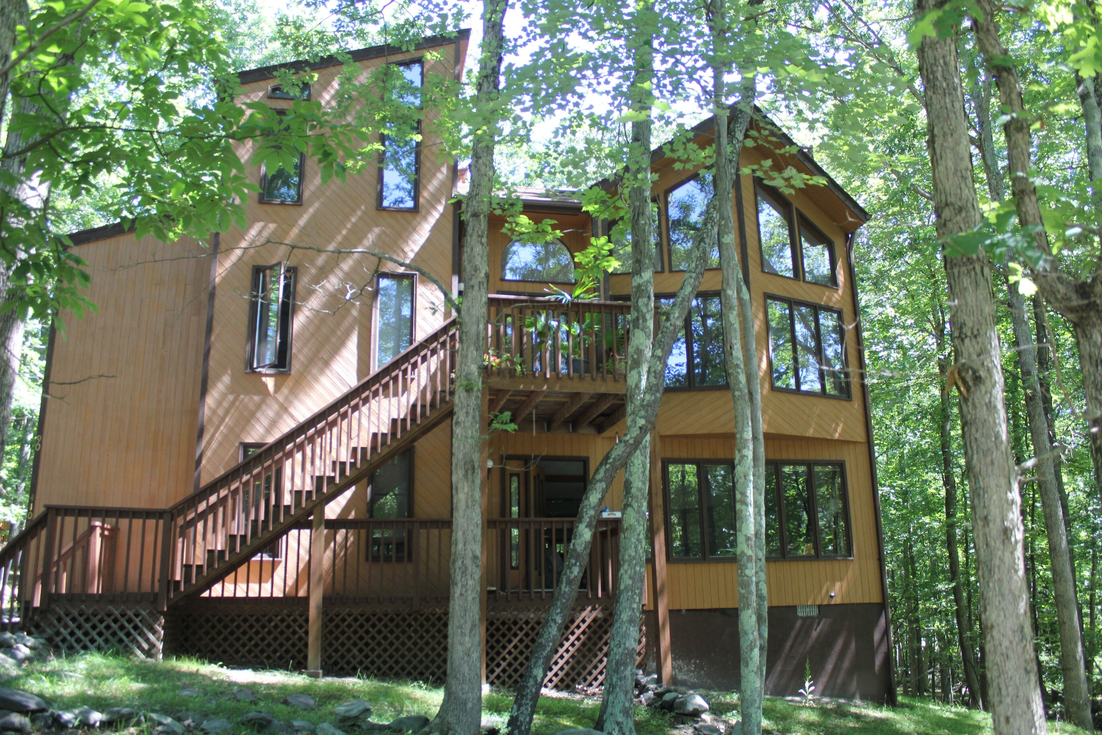 Big House On The Hill, Pocono - Hot Tub, Sauna, Fireplace in East Stroudsburg, United States