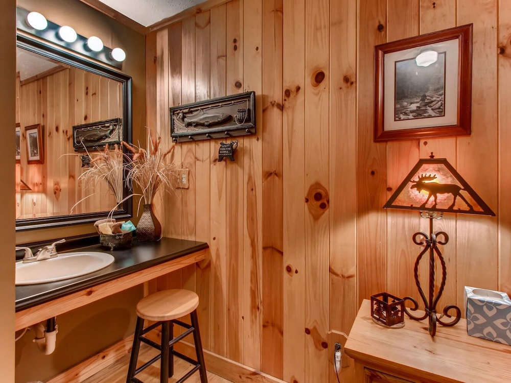 Rhody Cottage cabin, this quaint, charming, cozy relaxing, cottage.