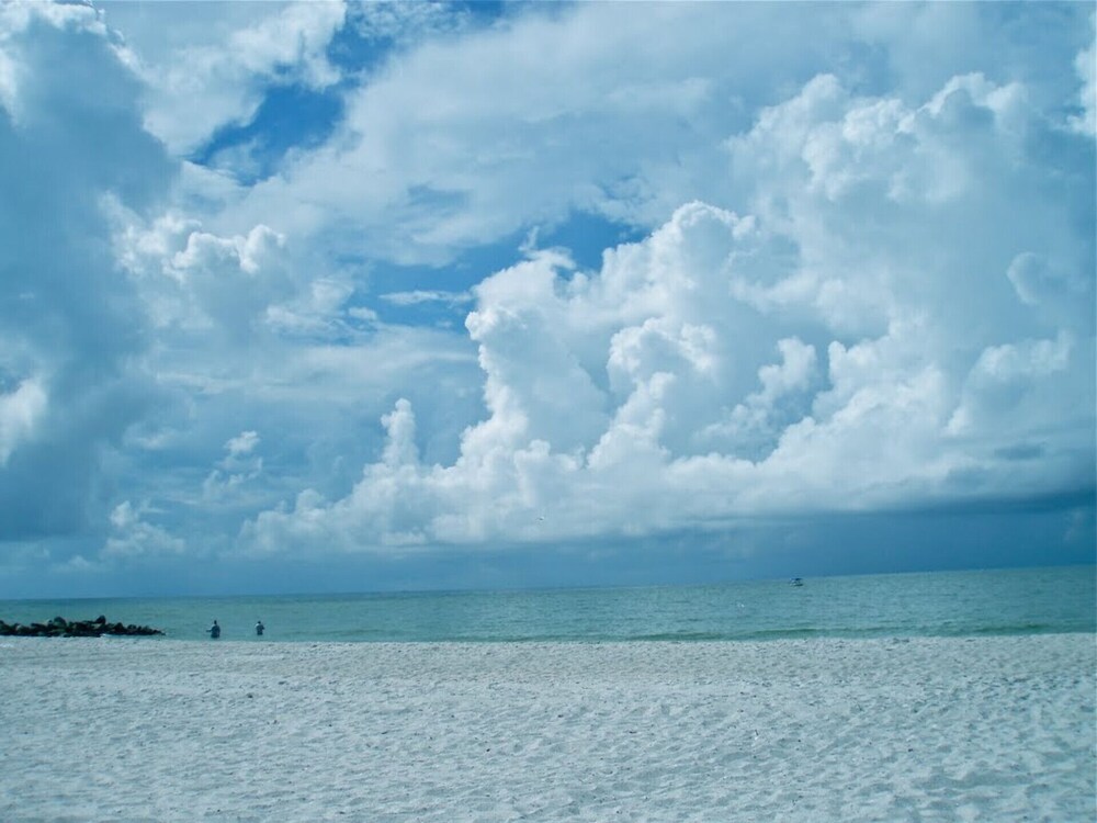 Cozy Condo on Sunset Beach #24 Harbor House