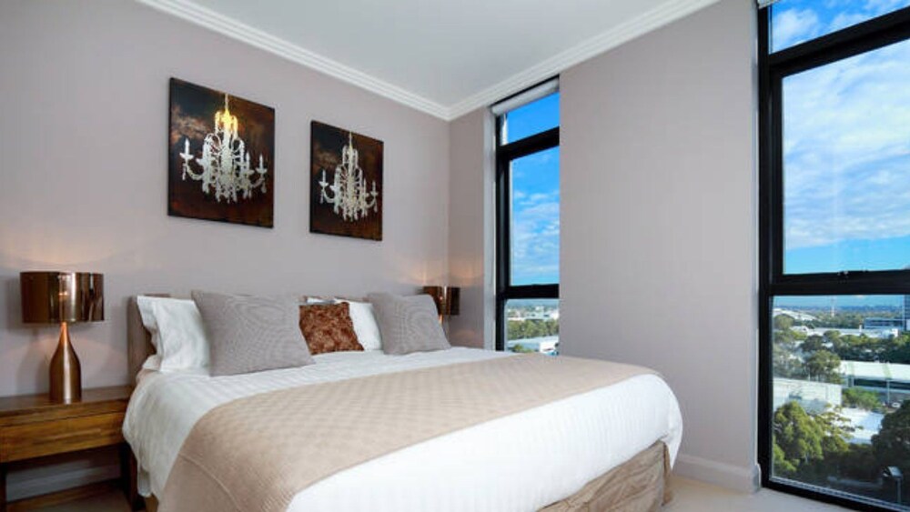 Australia Towers 19.06 // 3 Bed 2 Bath Apartment, Sensational Sydney CBD Views