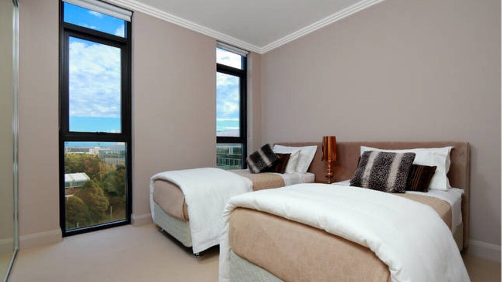 Australia Towers 19.06 // 3 Bed 2 Bath Apartment, Sensational Sydney CBD Views
