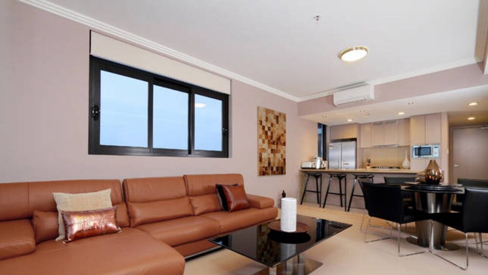 Australia Towers 19.06 // 3 Bed 2 Bath Apartment, Sensational Sydney CBD Views
