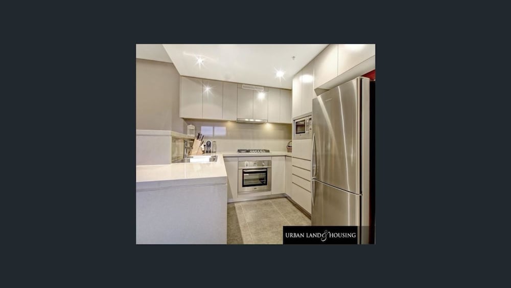 Australia Towers 1.03 // 1 Bed Apartment, Newly Furnished With Courtyard
