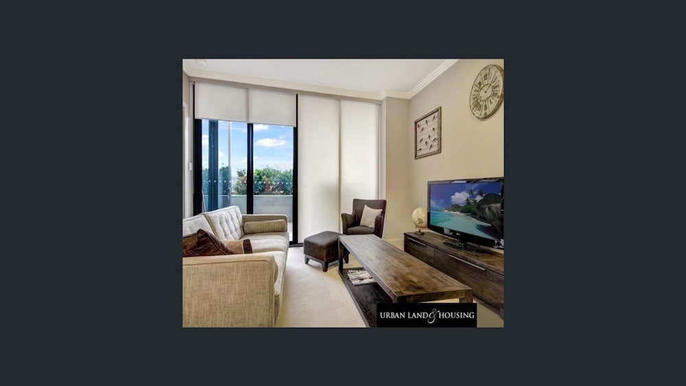 Australia Towers 1.03 // 1 Bed Apartment, Newly Furnished With Courtyard