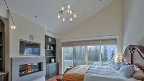 4 bedrooms, iron/ironing board, Internet, linens