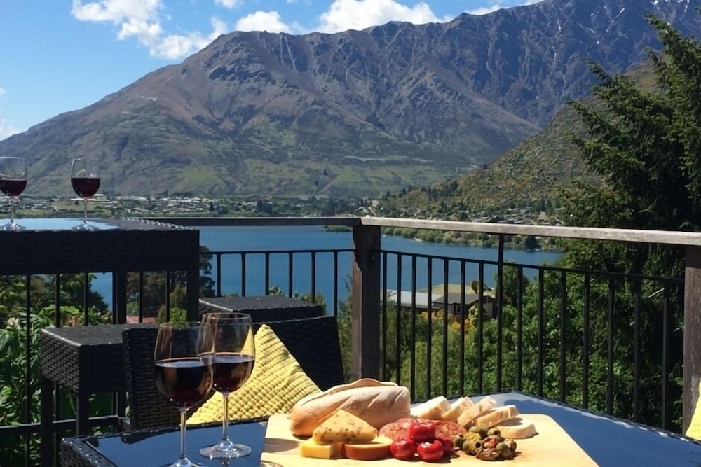 Spectacular Views , Large & Modern , Perfect For Families & Large