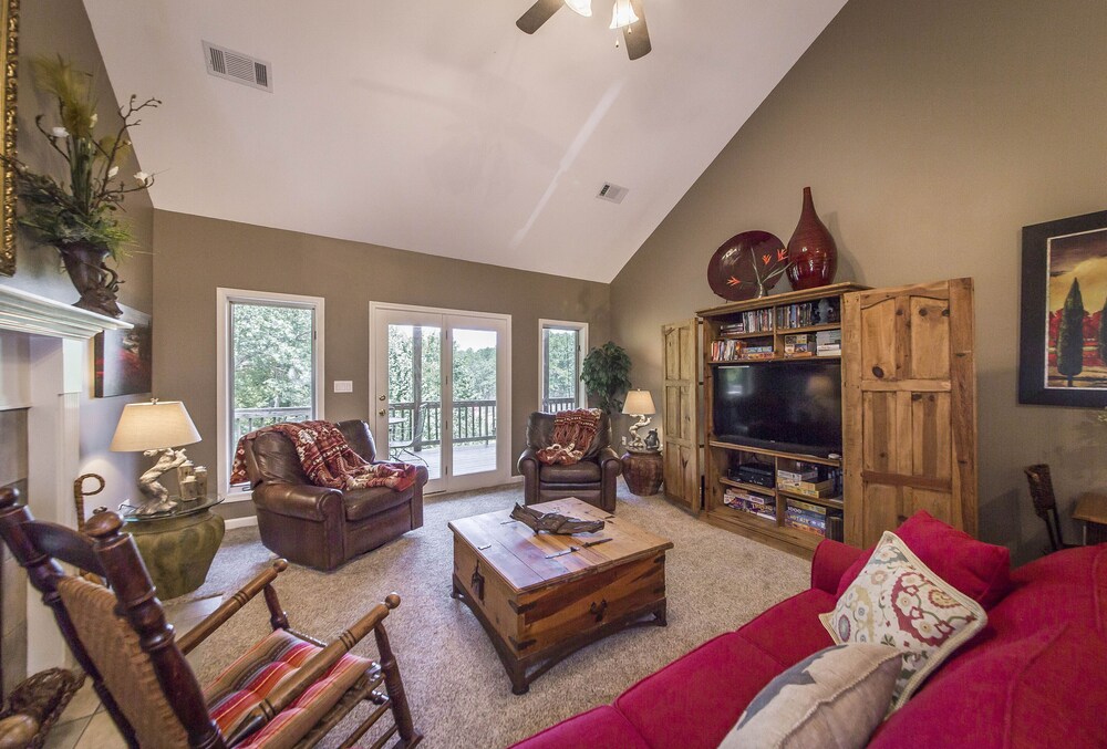 SIT BY THE FIRE in a large 2BR, 2Bath, lake access condo on Lake Ouachita 