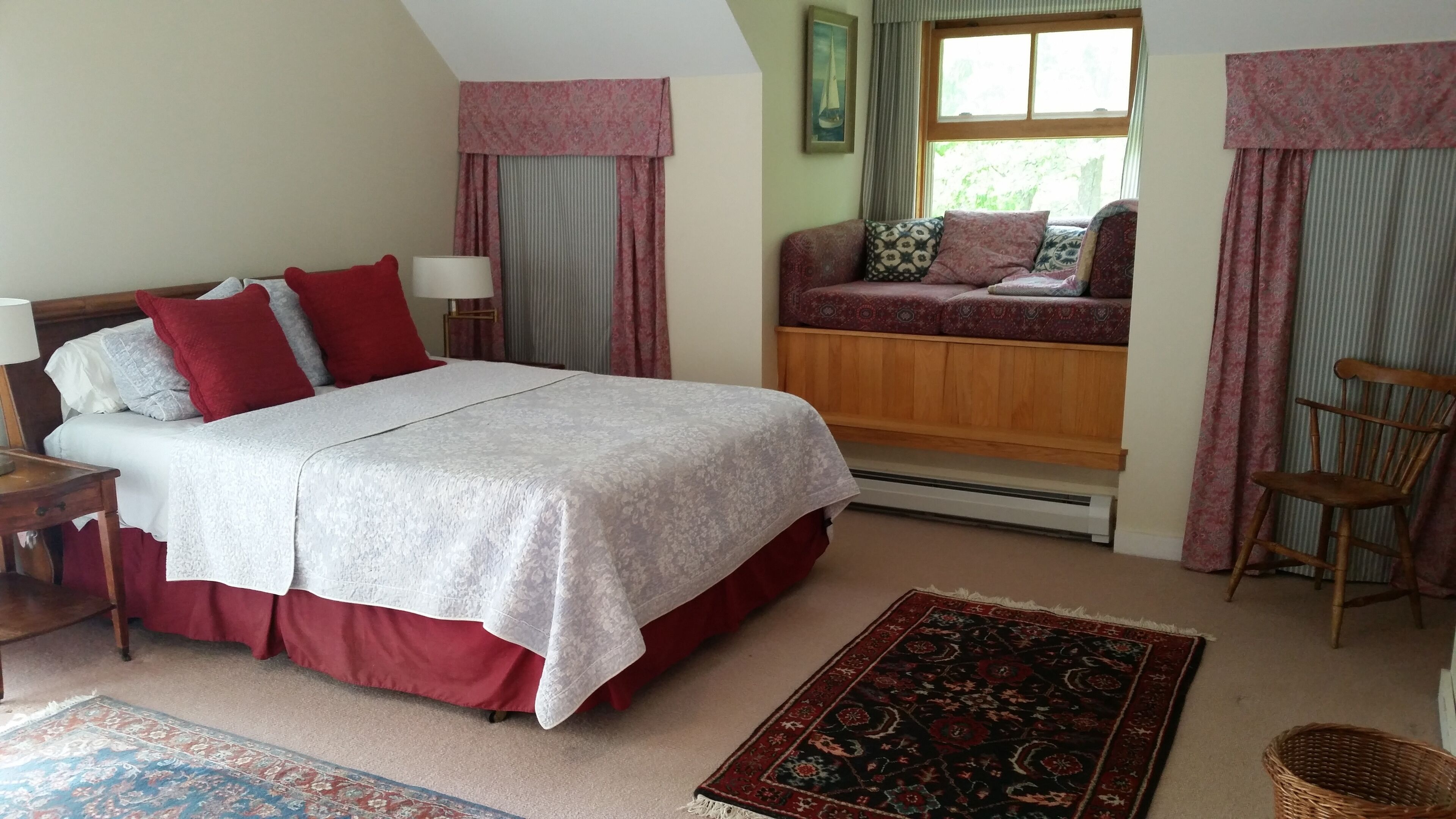 Lovely, private 2 bdrm-2bath on 10 acres with lake view in North Hero, United States