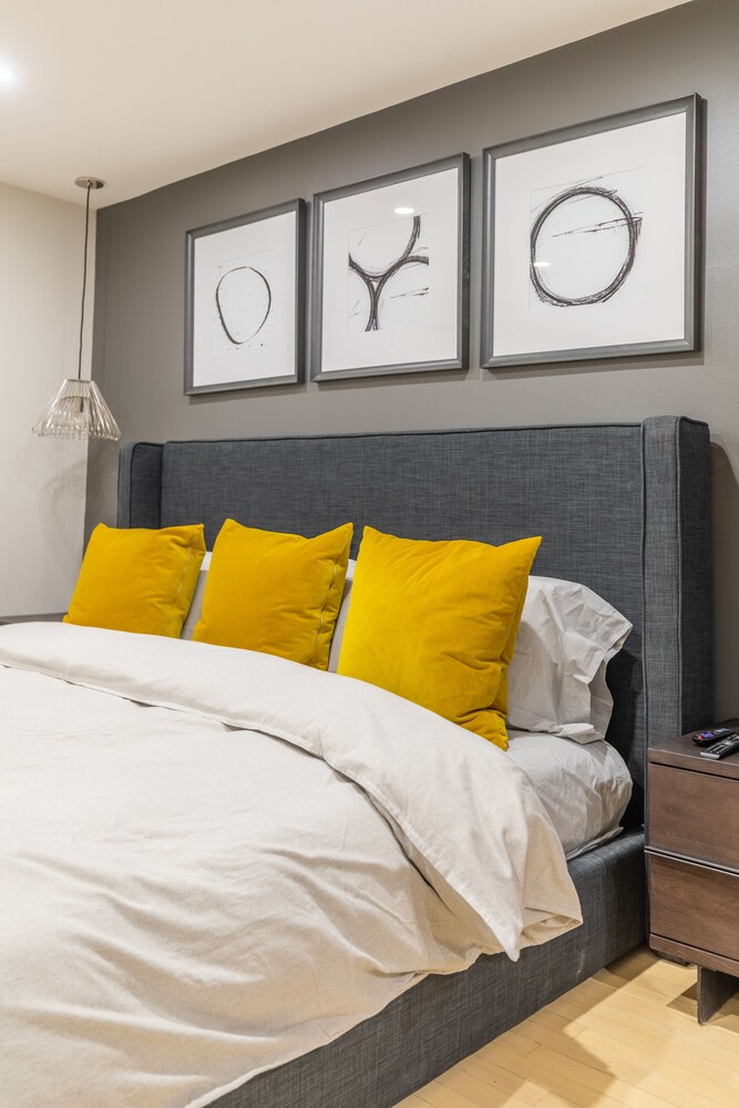 Gorgeous 1br Apartment In Queen West In Toronto Hotel Rates