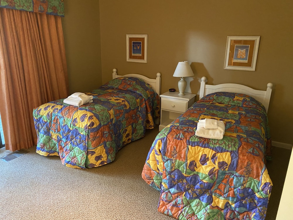 Brigantine Quartersa little slice of heaven! First floor end unit, Sat to Sat Hilton Head