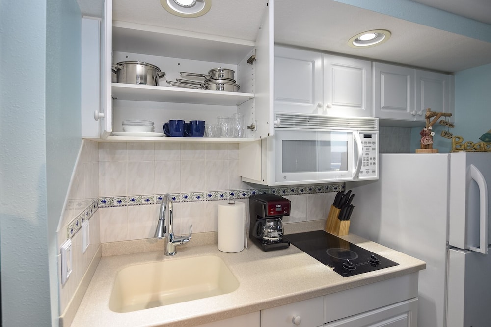 Awesome Ocean View Condo, Walk on Beach Beach Front ...