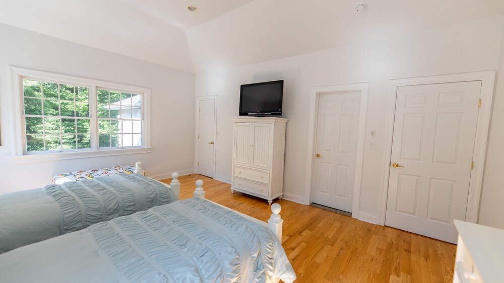 Gated Grand Estate On Two Acres, Privately Landscaped Amagansett Vrbo