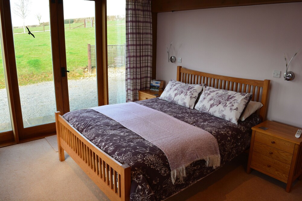 Stunning detached character barn in idyllic countryside near Bridport