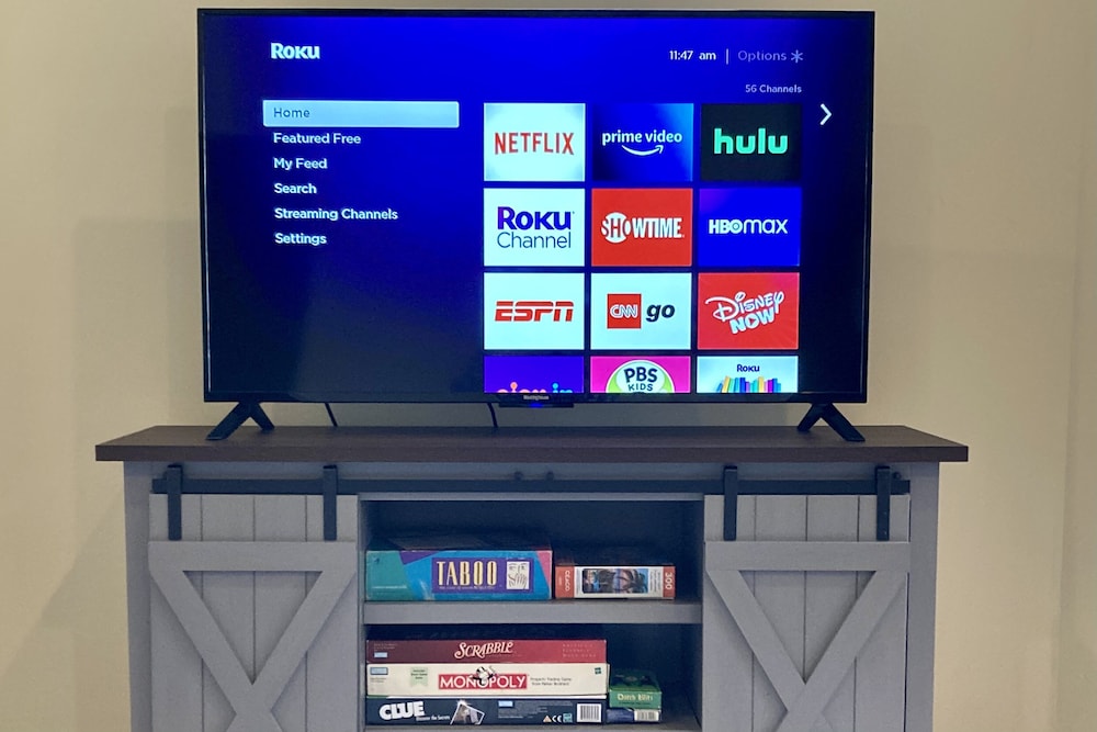 Beautiful Bungalow near Downtown & Train