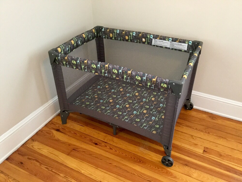 Beautiful Bungalow near Downtown & Train