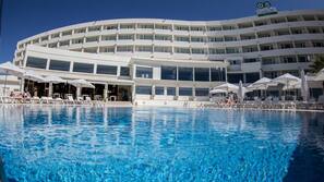 2 piscinas al aire libre