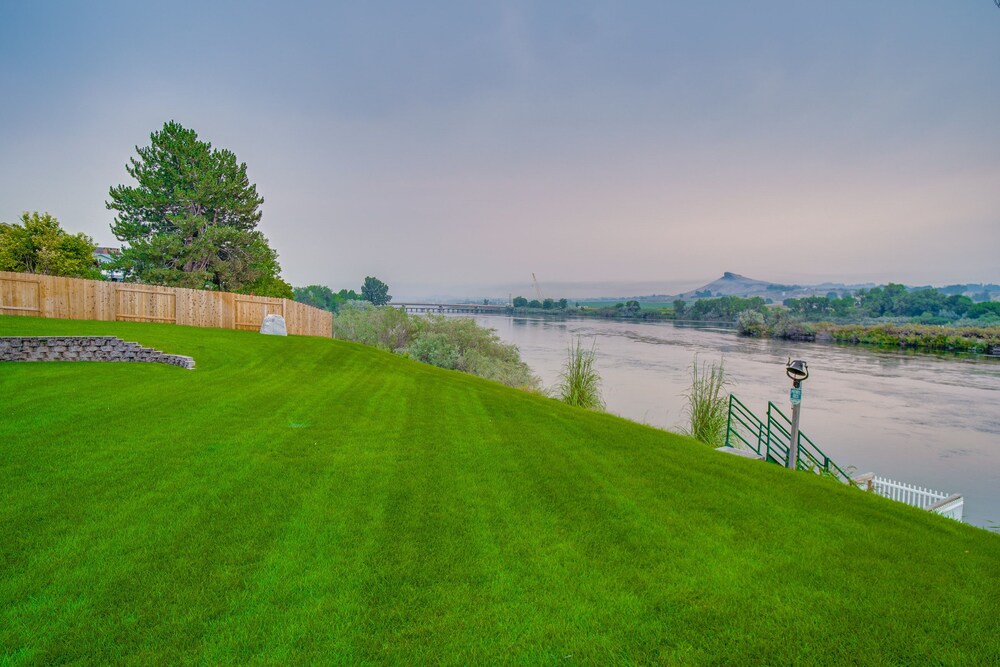 Breathtaking Getaway on the Snake River in the Sunnyslope Wine Region