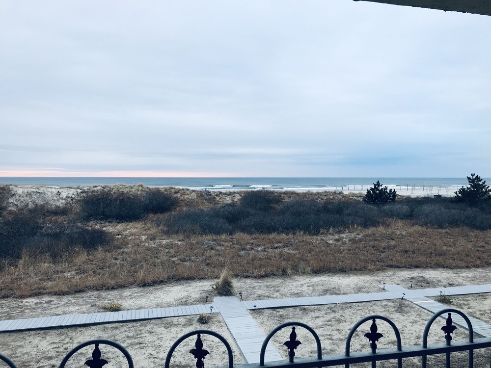 BEACHFRONT! Restaurateur's Condo on the Beach Diamond Beach Vrbo