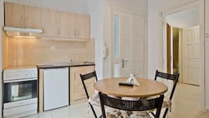 Fridge, oven, hob, coffee/tea maker