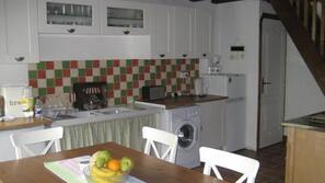 Réfrigérateur, micro-ondes, four, fourneau de cuisine