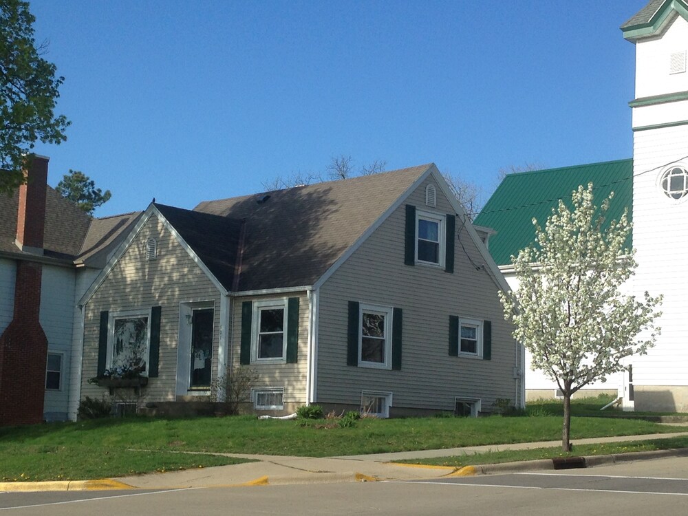 HOLY COW! Guest Haus in the Heart of New Glarus