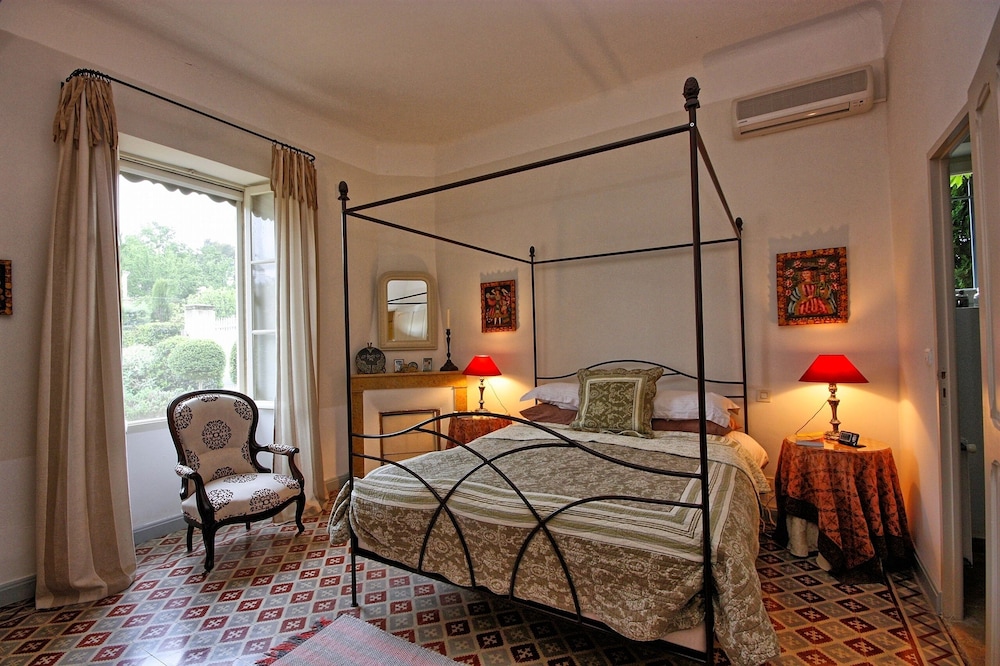 Beautiful Renovated Luxury Villa in St. Remy De Provence with pool and