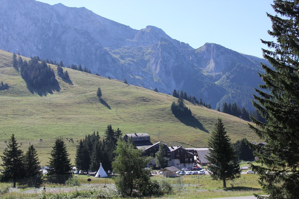 ON THE SLOPES Domaine LA CLUSAZMANIGOD, large chalet, SUPERB VIEW