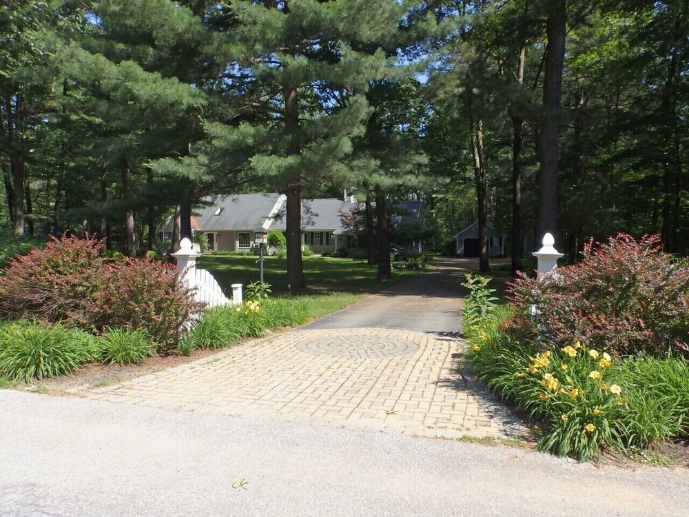 Beautiful 5br Home With Pool, Minutes from Track and Saratoga Lake