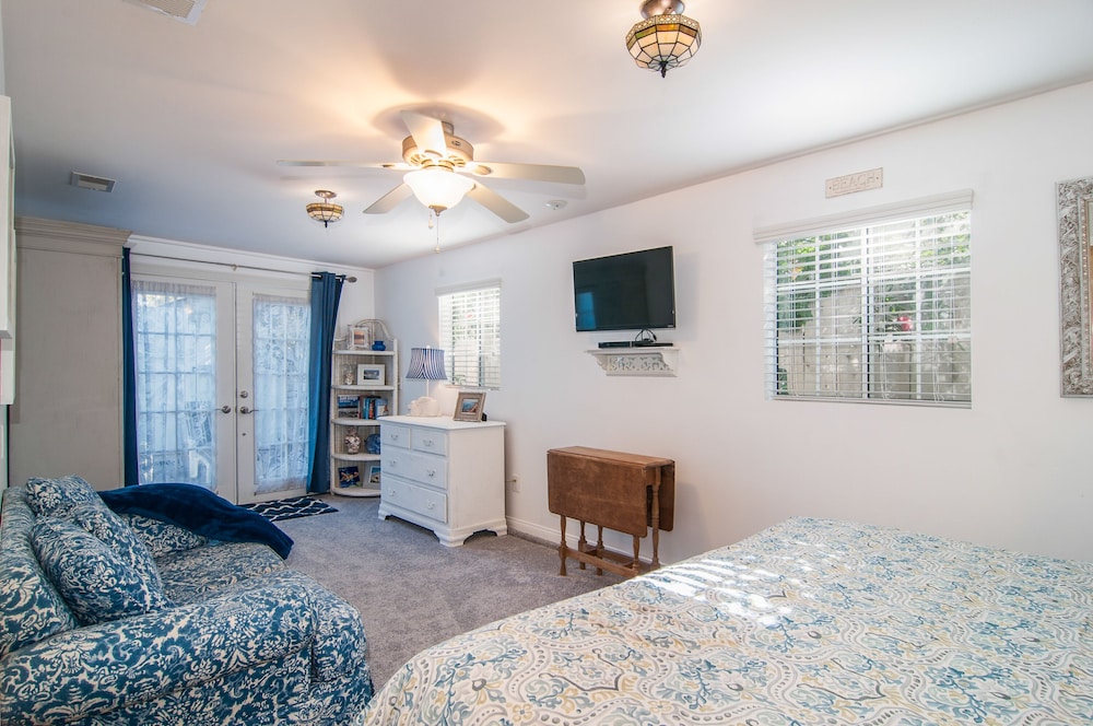 La Jolla Shores Cape Cod W/Fire Pit, 12 Blocks Beach, Restaurants