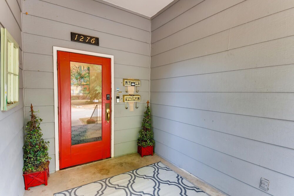 Adorable West End Duplex Close to everything in town.