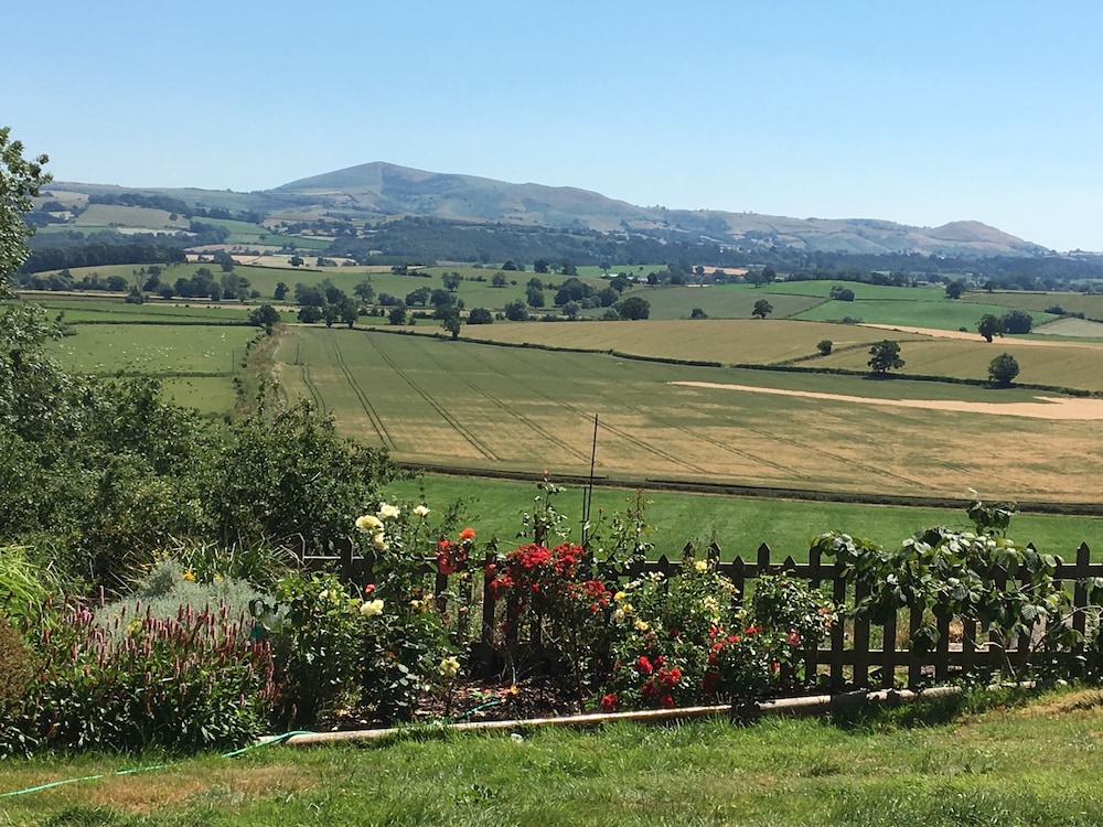 2 Bedroomed Cottage With Outstanding Views in Welshpool, United Kingdom